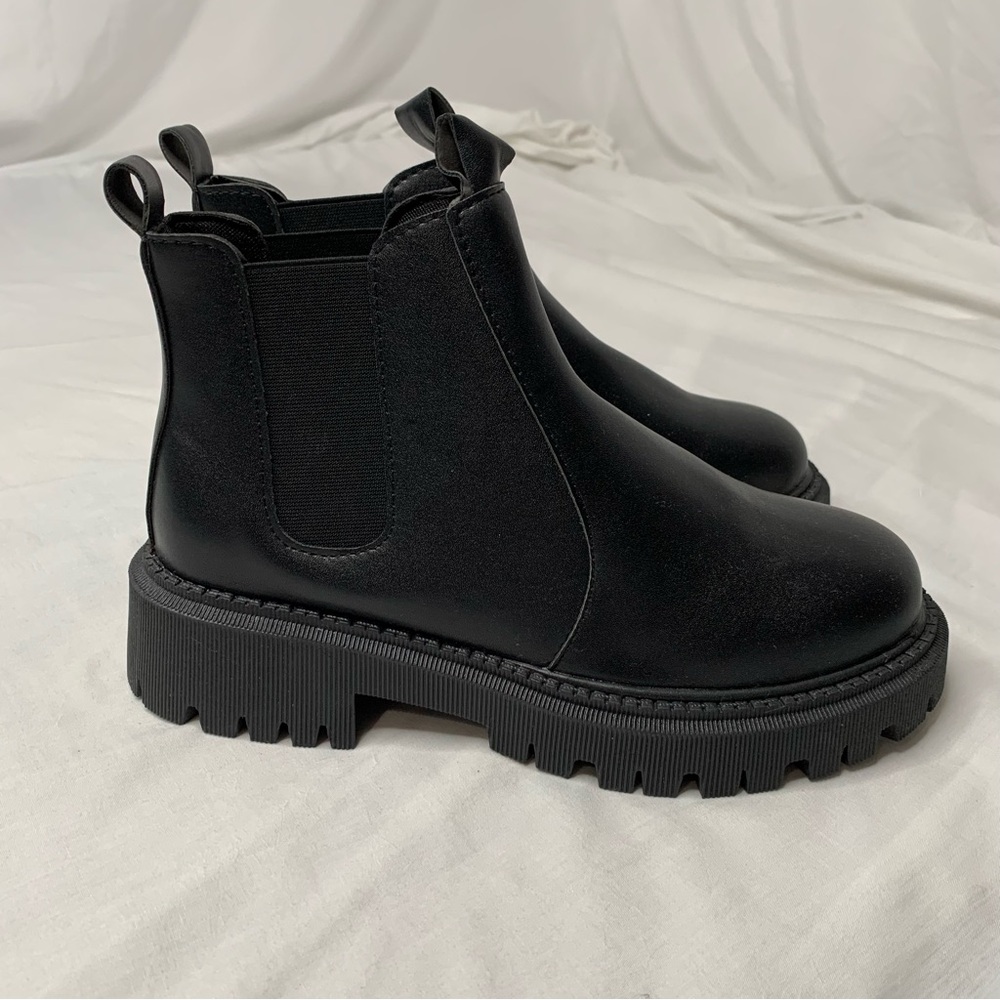 NEW Unknown Brand Black Chunky Slip-On Ankle Boots Women’s Size 8